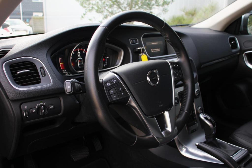 Volvo V40 1.5 t2 inscription aut. - leder - full led - navi - citycafety - 