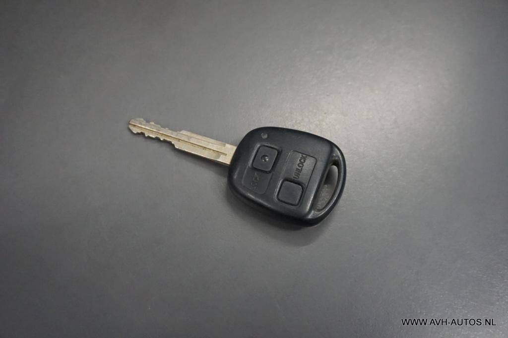 Toyota Land Cruiser 3.0 d-4d vx hr blind van, differentieel maakt herrie!!