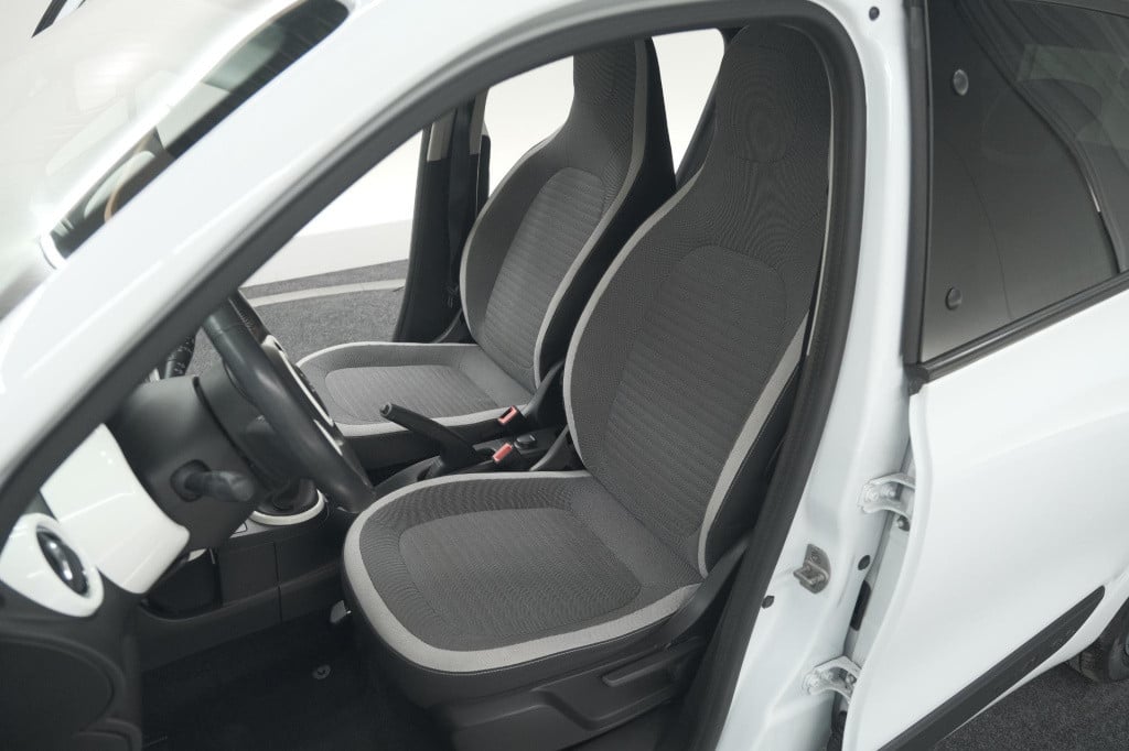 Renault Twingo sce limited | parkeersensoren | bluetooth | airco | 15 inch 