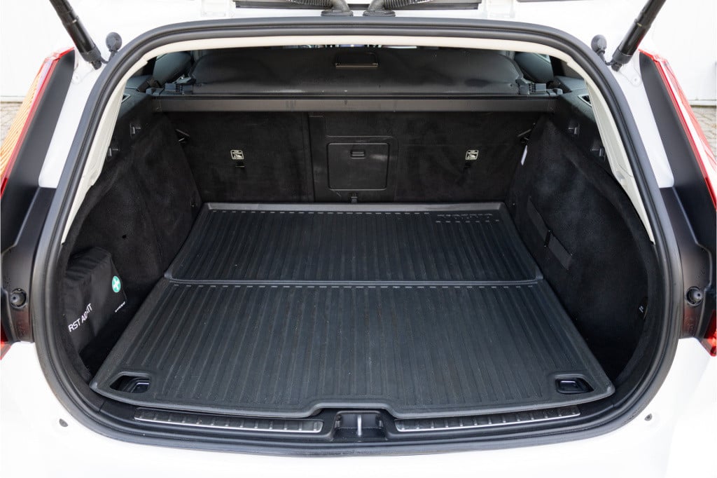 Volvo V60 2.0 t6 recharge awd business pro ✅pano✅acc✅leder