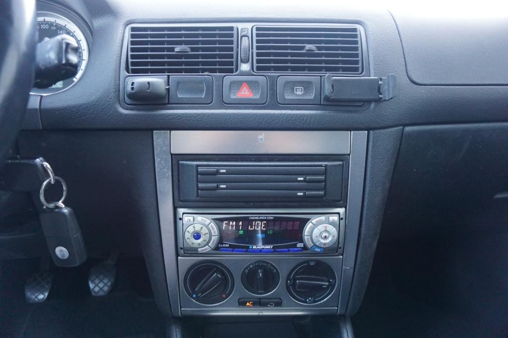 Volkswagen Golf 1.6-16v trendline airco / cruise / elektr. ramen / trekhaak