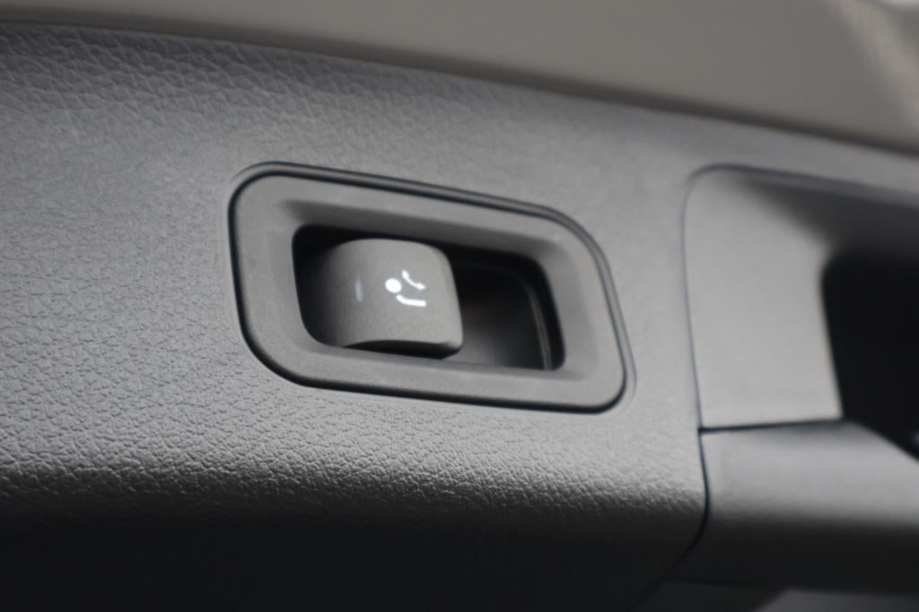 Mercedes-Benz Gla-klasse 180 amg line i 2025 i panorama dak i manufaktur al