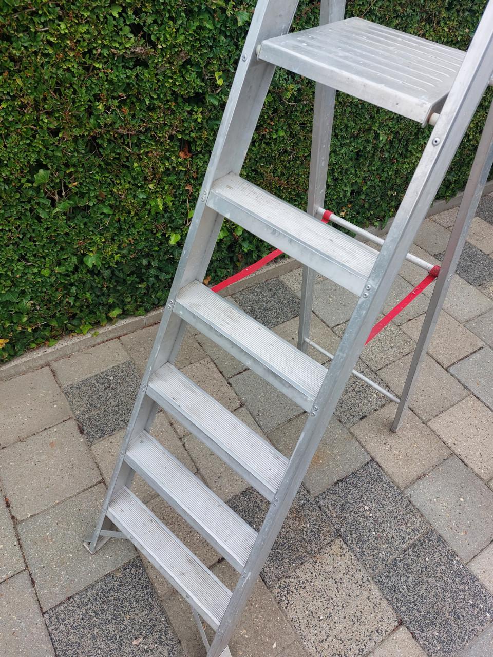 Stevige professionele Altrex trap