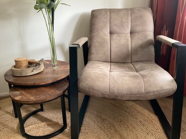 2 fauteuils - kleur Stone met zwart metalen frame