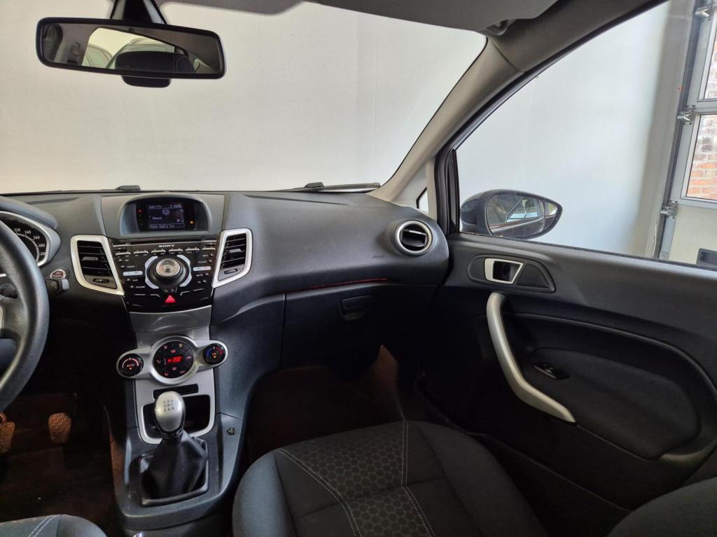Ford Fiesta 1.25 titanium / keyless / cruisecontrol / nieuwe distriebutieri
