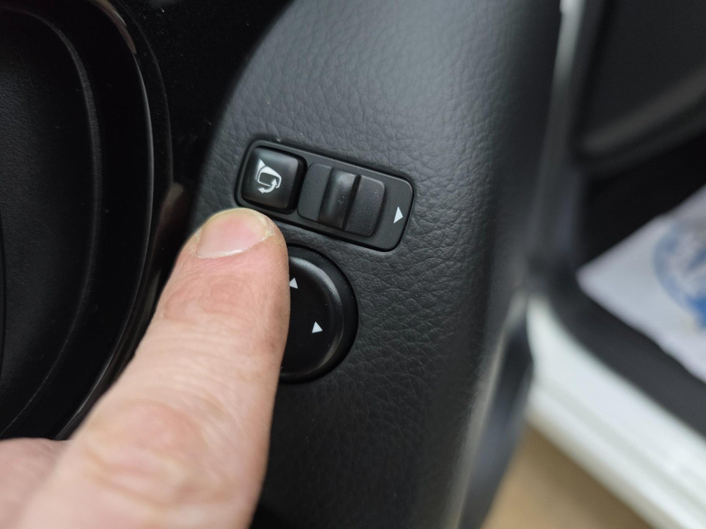 Nissan Qashqai occasion automaat 1.2 connect edition met parkeercamera en p
