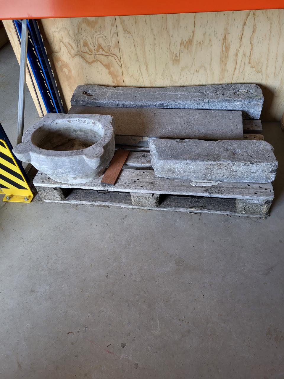 Diverse van belgisch hardsteen