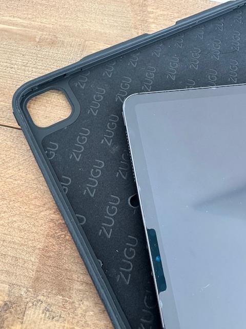 ZUGU case voor iPad 13 Pro (M4, M5), top staat, zeer stevig, magnetisch