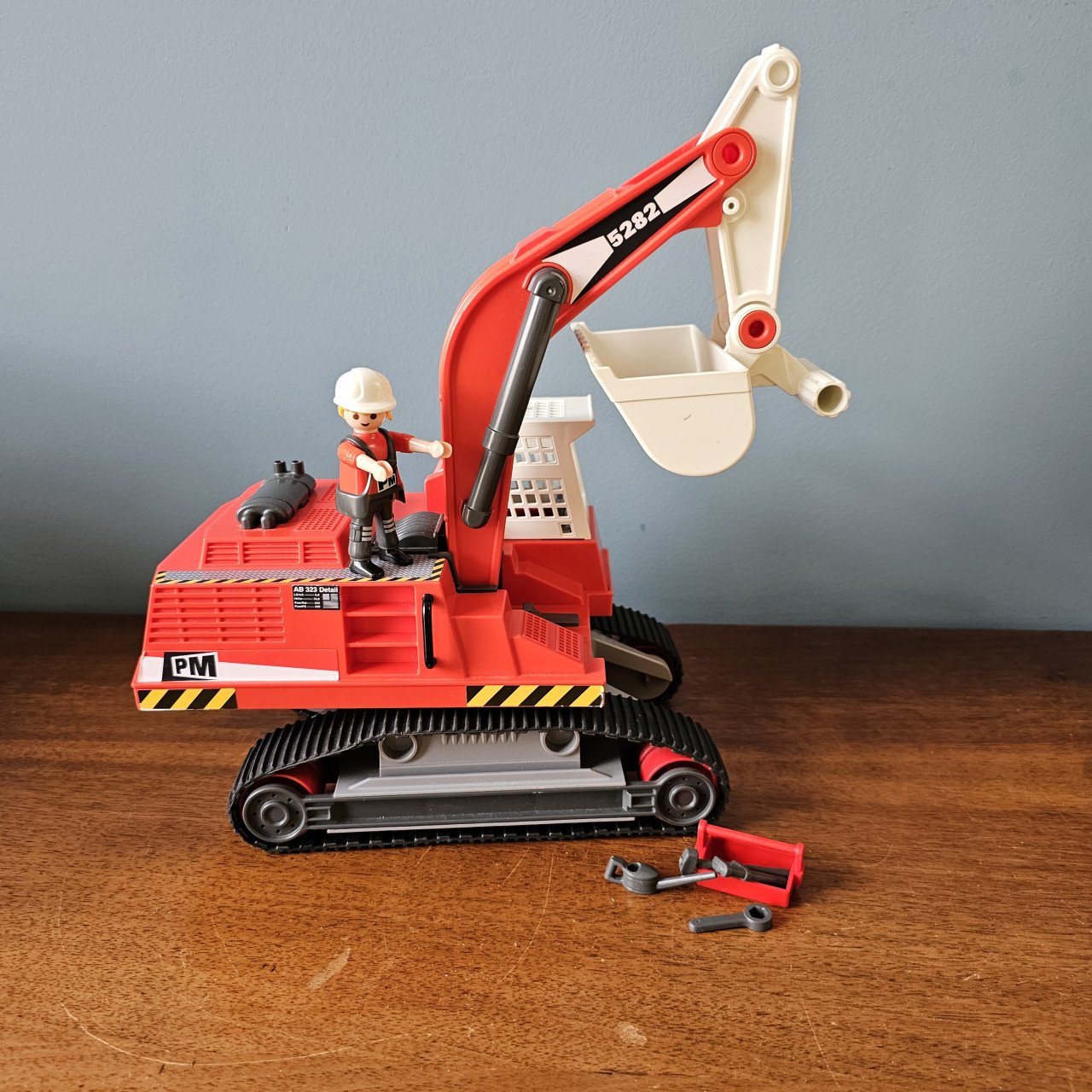 Playmobil vrachtwagen dieplader graafmachine bouwplaats