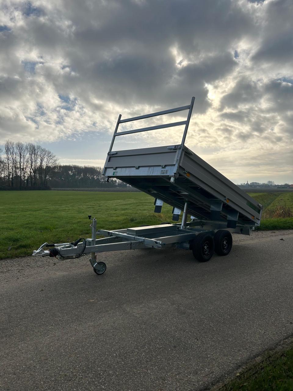 Nieuwe kippers te koop