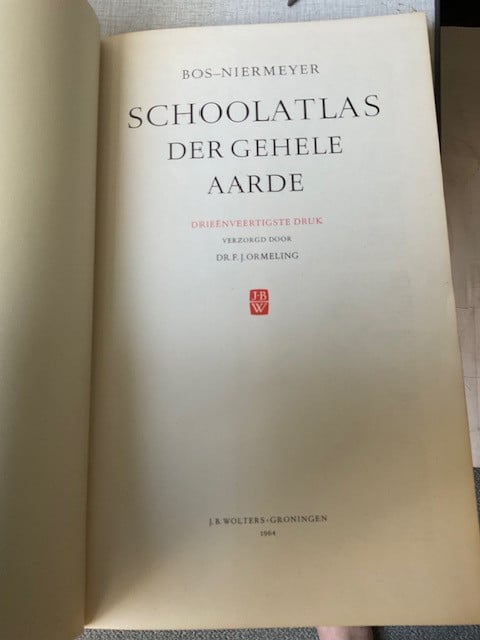 Complete Atlas  (met register) der gehele aarde uit 1964