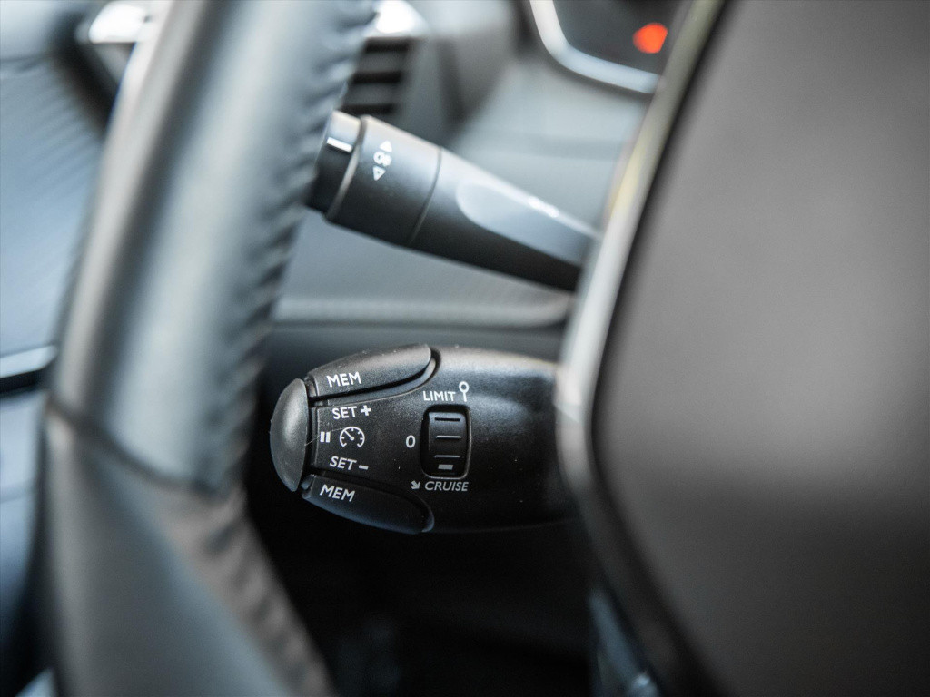 Peugeot 2008 1.2 puretech 100pk allure