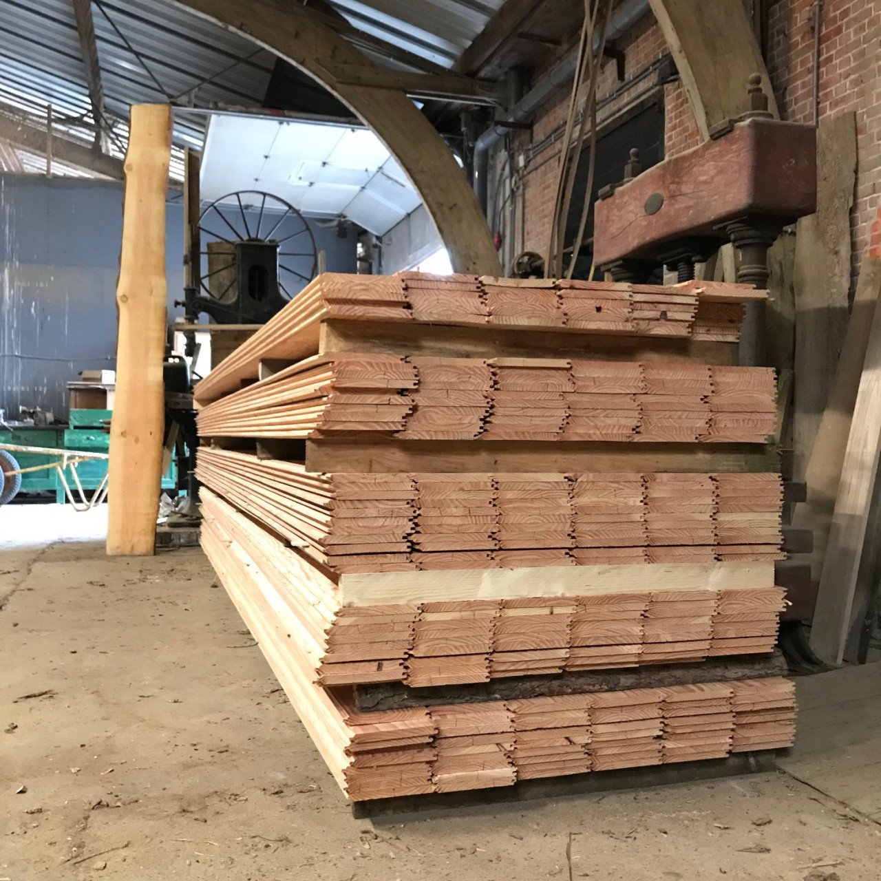UITVERKOOP Douglas dakbeschot 18 cm werkende breedte.
