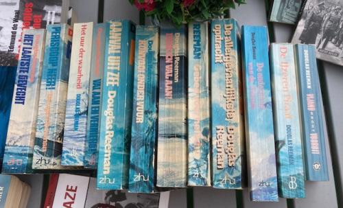 11 st. Douglas Reeman boeken (in 1 koop, maar €10)