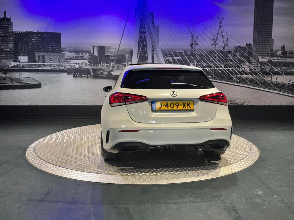 Mercedes-Benz A-Klasse 180 business solution amg *nl auto*led*pano*camera*