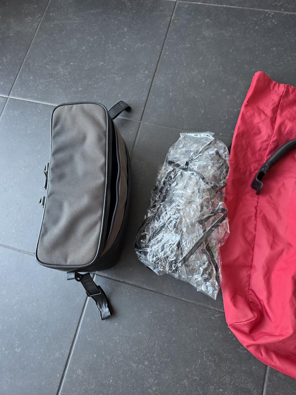 Joolz Aer+ compacte (reis) buggy zwart – incl. reistas en regenhoes