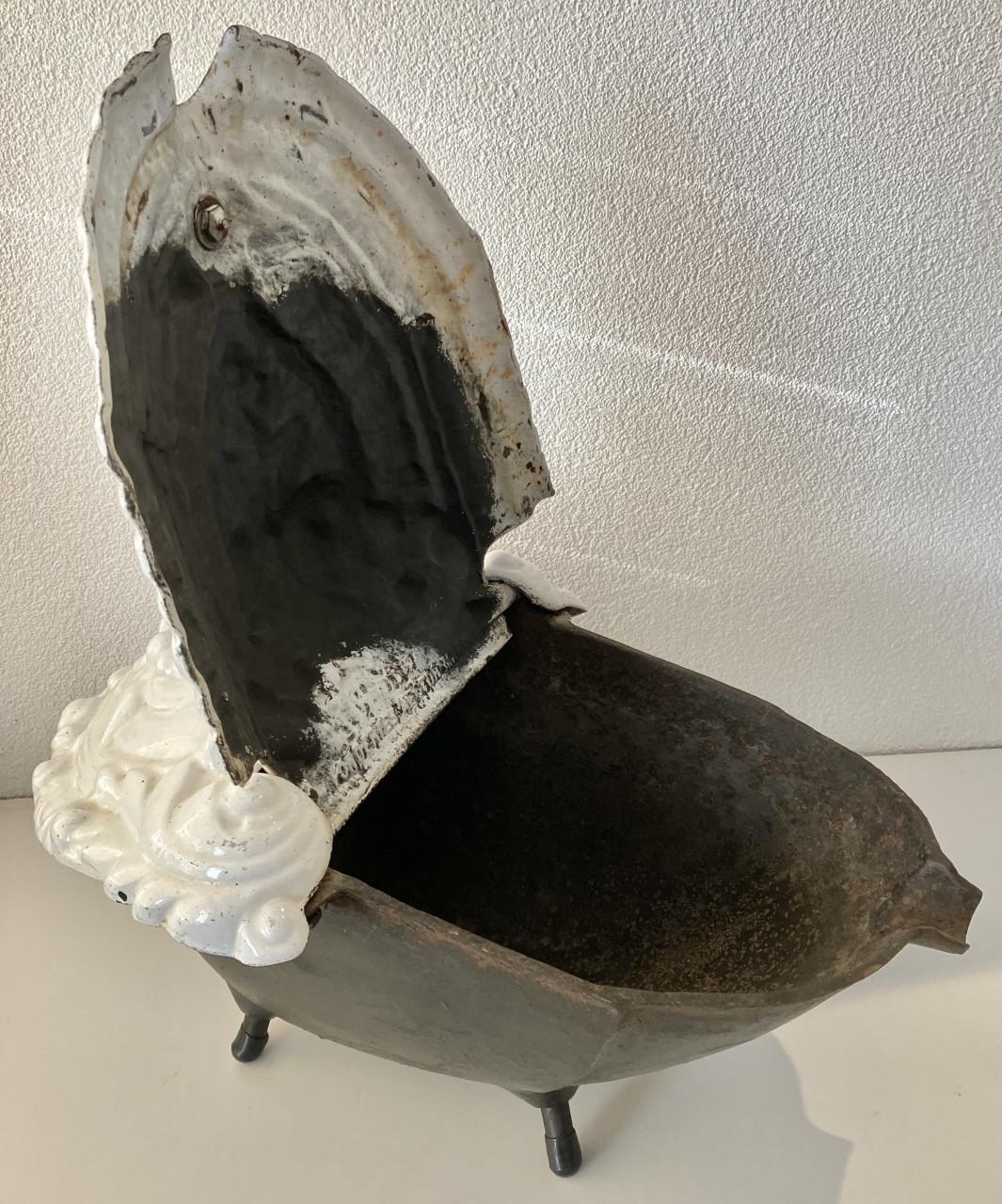 Oude kolenkit met emaille deksel Merk Mestor Martin