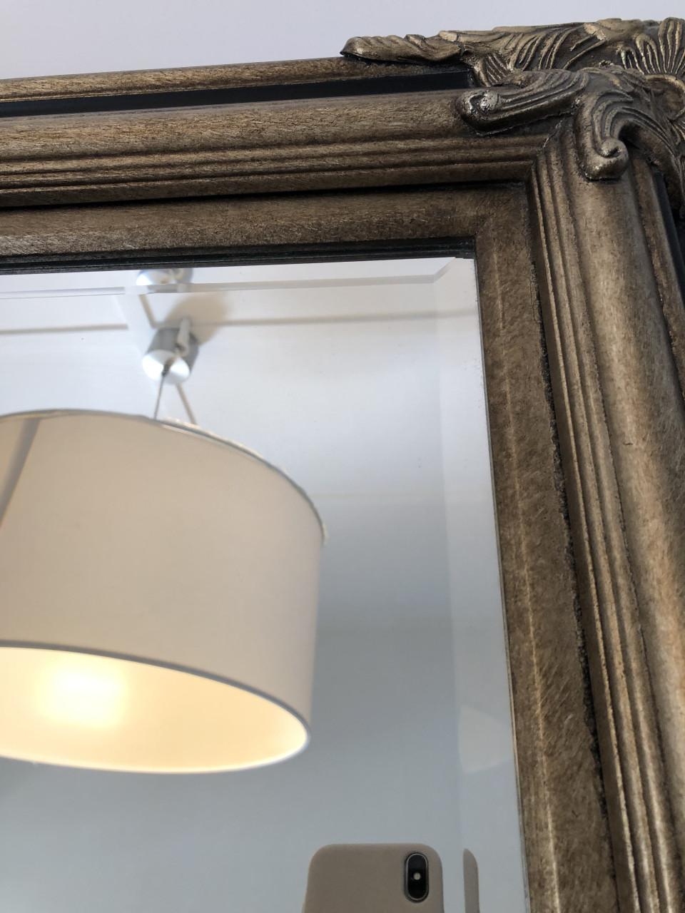 Antieke grote spiegel