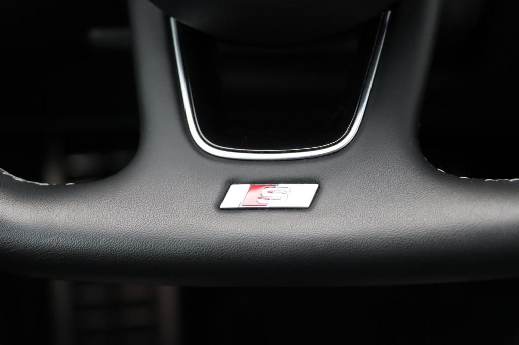 Audi A4 limousine 40 tfsi s edition 204pk s tronic