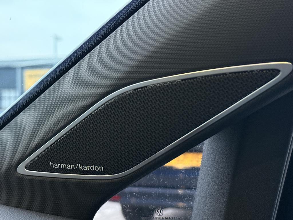 Volkswagen Golf 2.0 tsi r 4motion | pano | harman / kardon | stage 1+ 380pk
