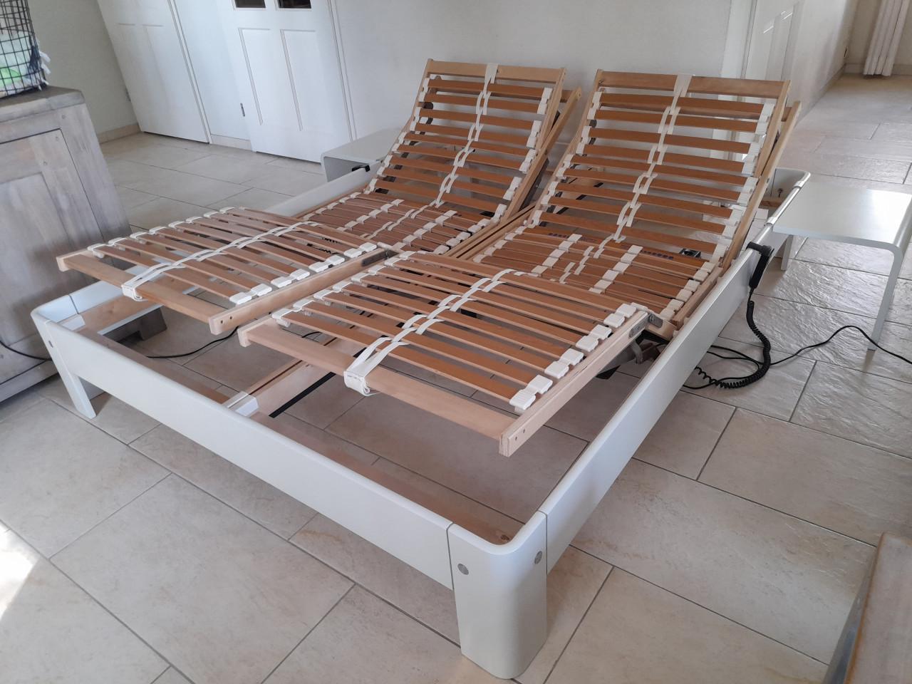 Aupingbed 160x200 Elektrisch verstelbare lattenbodems(in goede nette staat)