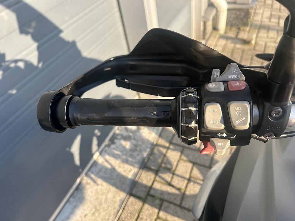 BMW R1200GS LC uit 2014 met 86dkm, full option, kofferset, rijklaar €8950,-