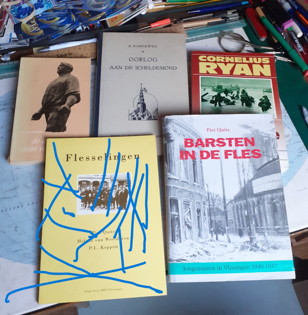 4 Oorlogs boeken W.o.:  Barsten in de fles 1945-1947