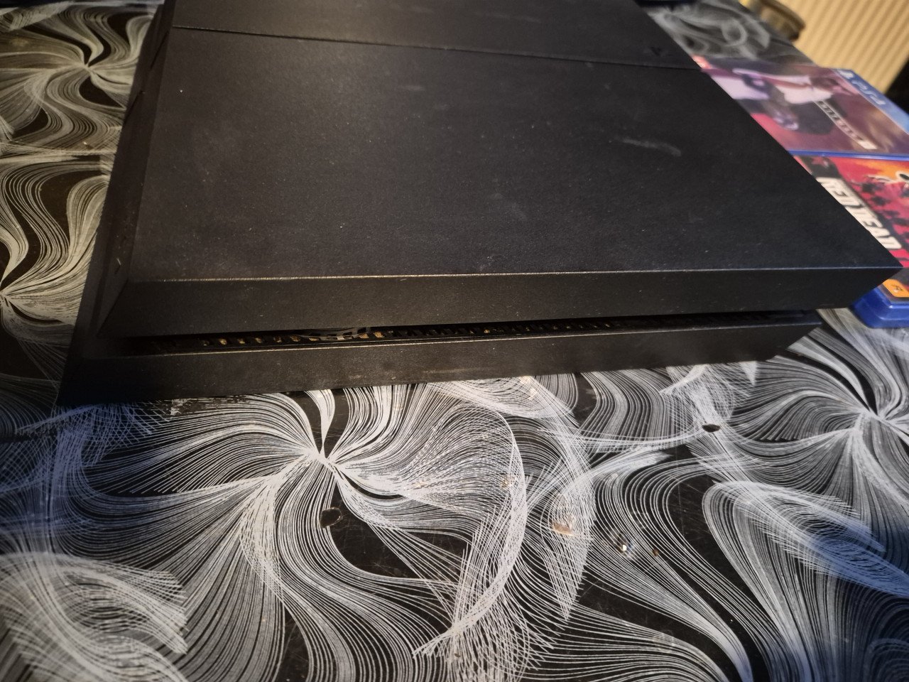 Ps4 500gb met 2 controllers en 2 spellen