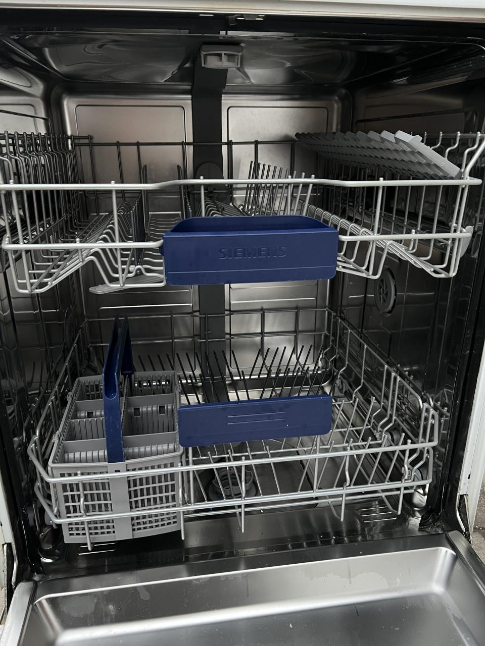 Siemens volledig geïntegreerde inbouw vaatwasser 83x60 cm.
