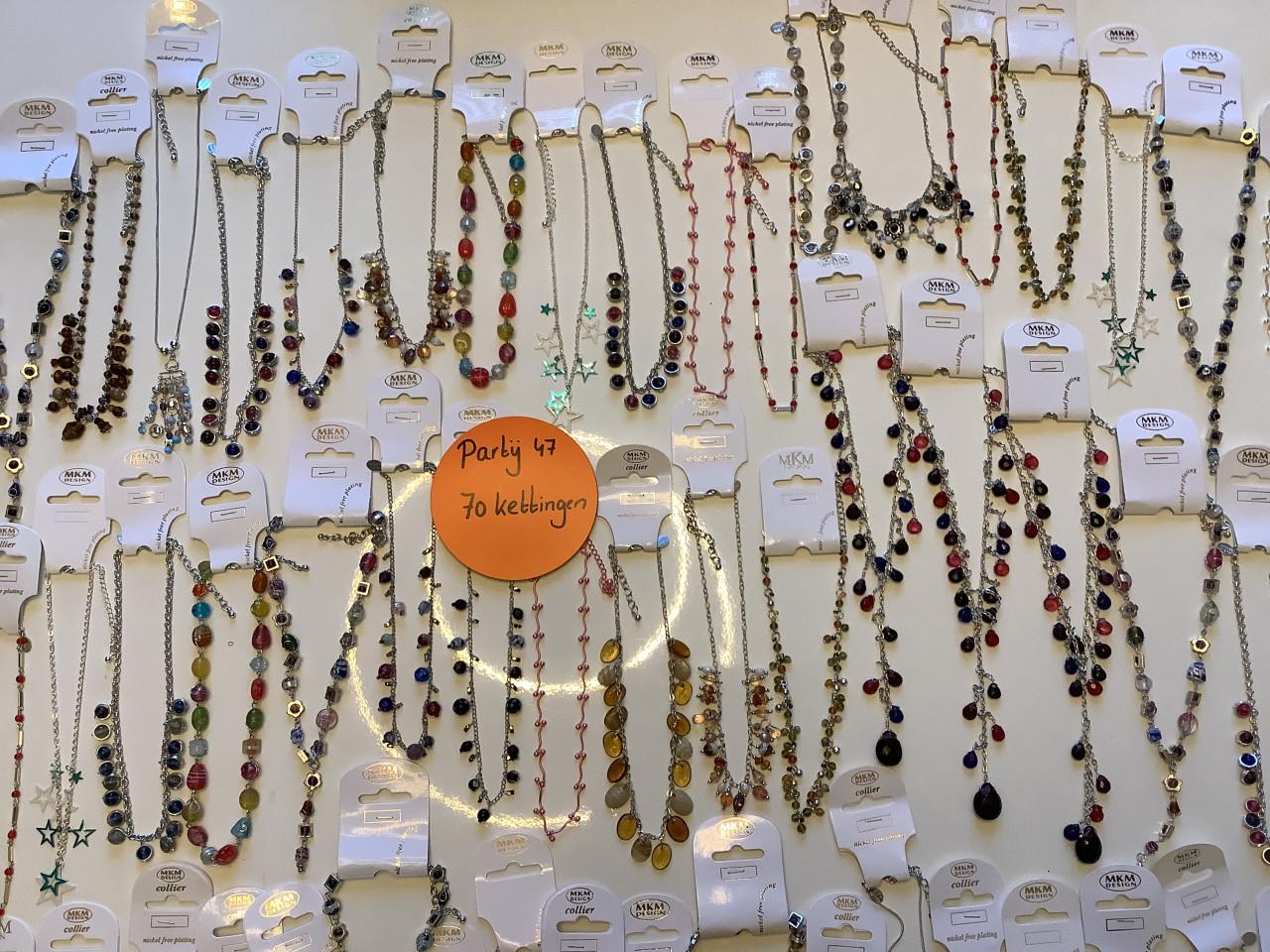 Partij mooie MKM Design kettingen.   (Partij 47)