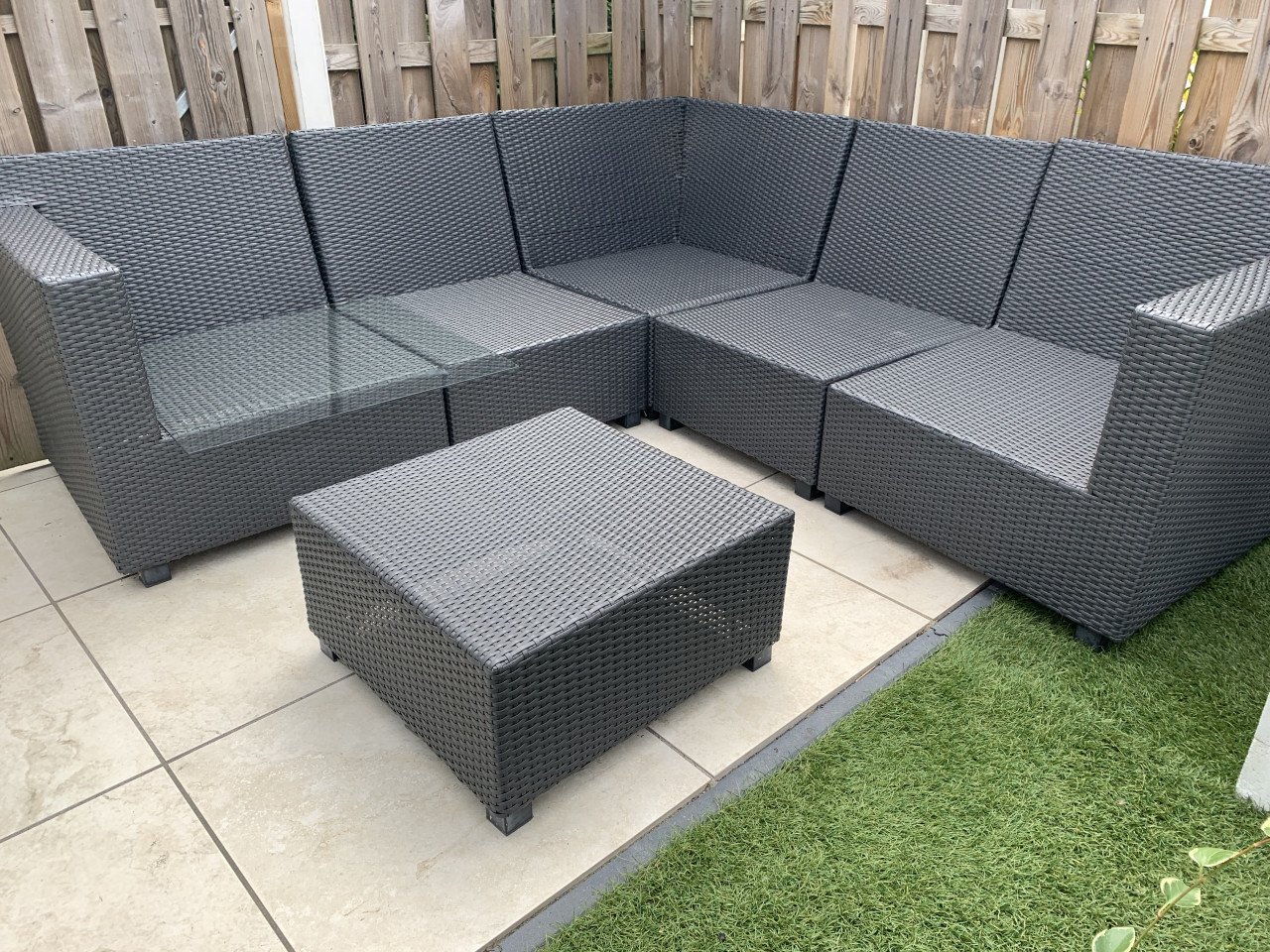 Loungeset zwart wicker, plus tafel plus kussens