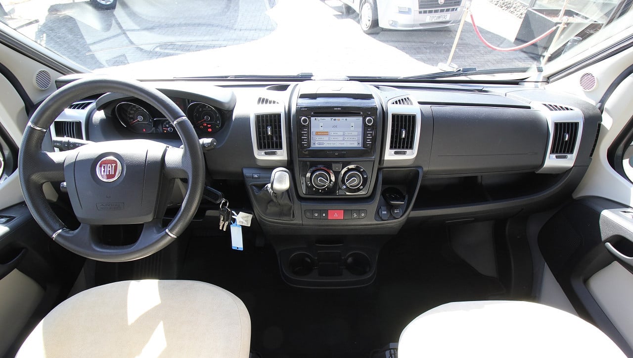 Bürstner Nexxo t690G(AUTOMAAT, Lengtebedden,Als nieuw!!!)