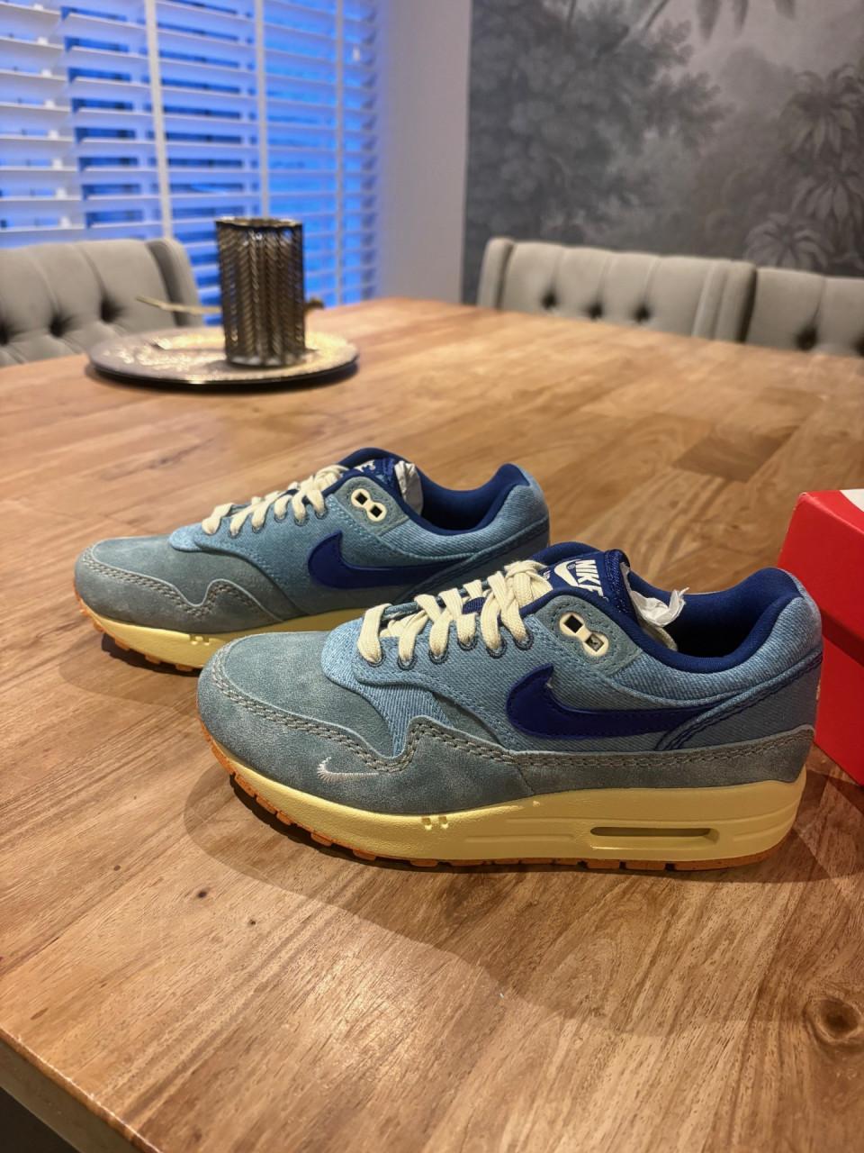 Dirty Denim van Nike Air maat 37.5