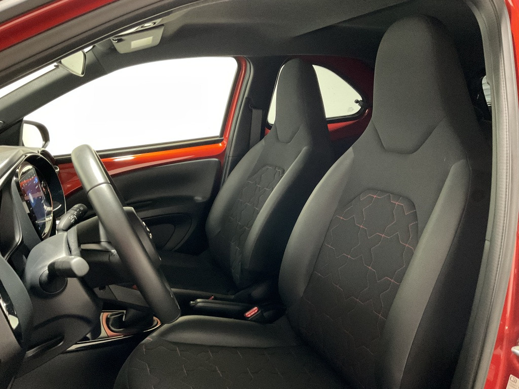 Toyota Aygo x 1.0 vvt-i mt envy | clima | navi | jbl | camera