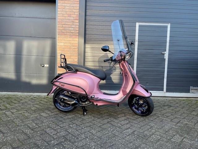 Schitterende custum Vespa sprint gold roze weinig km als nieuw