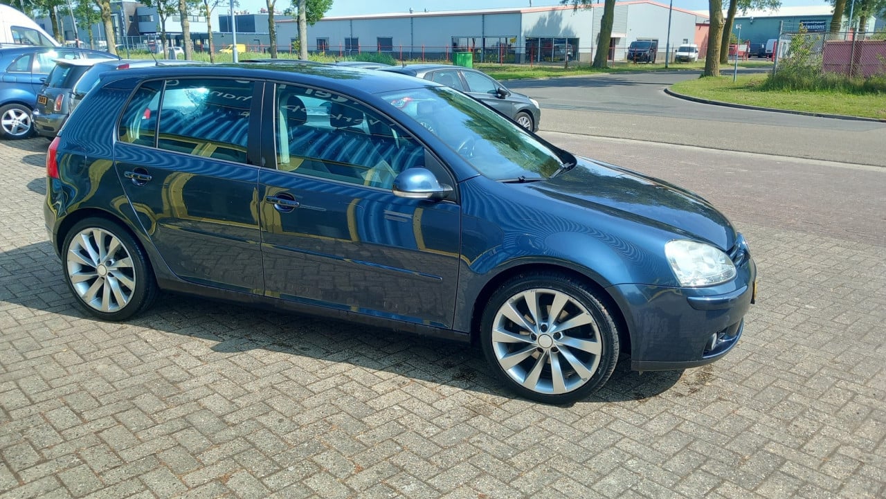 Volkswagen GOLF 2.0 FSI Sportline 5deurs bj:2005 airco lm-velgen