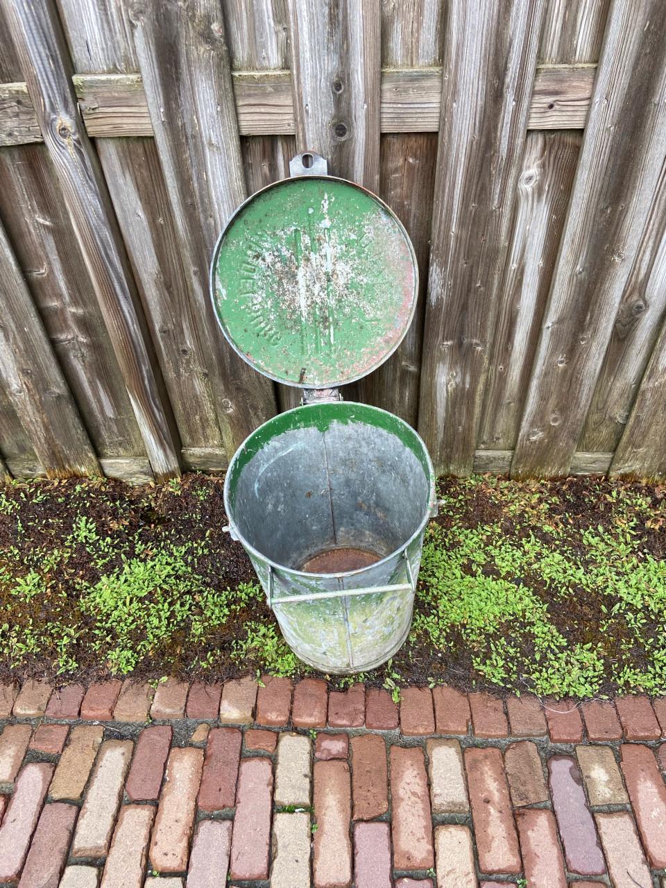 Vintage Vuilnisbak - Decoratieve Metalen Emmer met deksel.