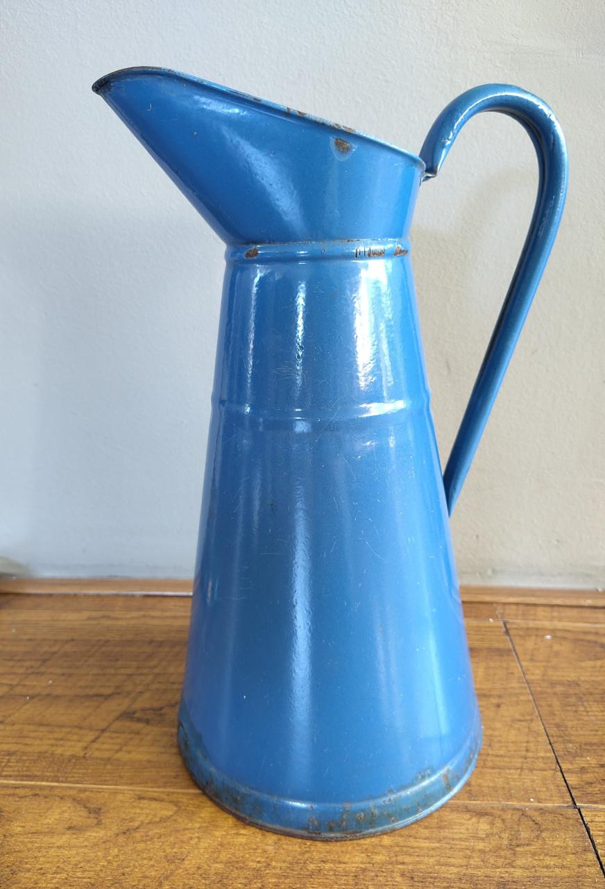 Emaille blauwe waterkan