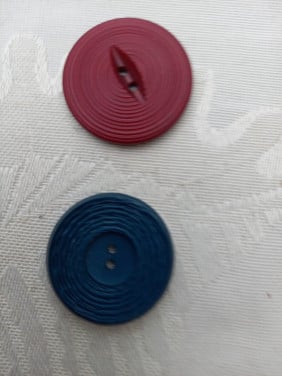 2 unieke knopen jaren 50, € 1,30 per stuk zijn nieuw!!