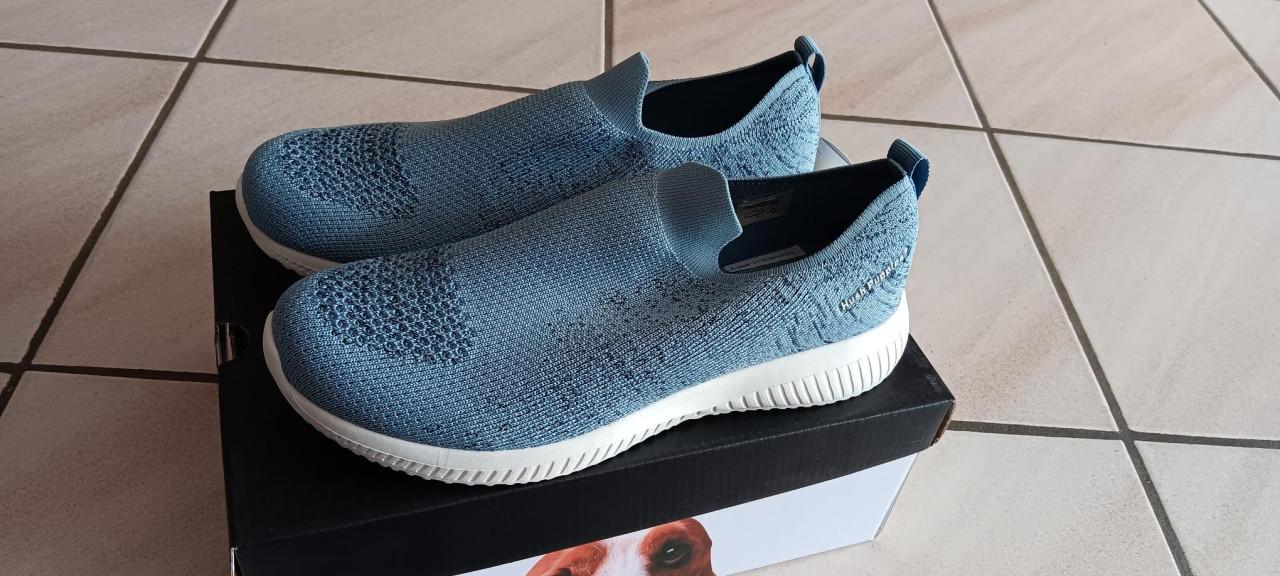 DAMES INSTAPSCHOEN (HUSH PUPPIES) met zacht voetbed.
