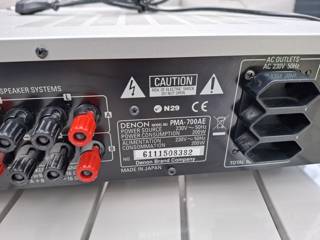 De DENON PMA-700AE versterker zilver
