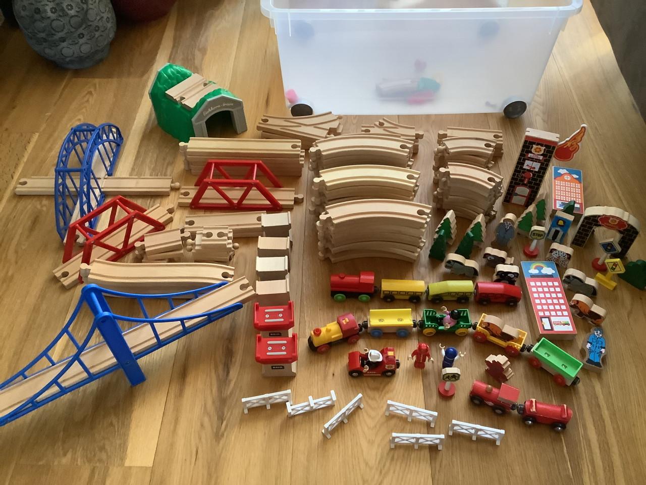 Houten treinbaan Brio en Eichhorn