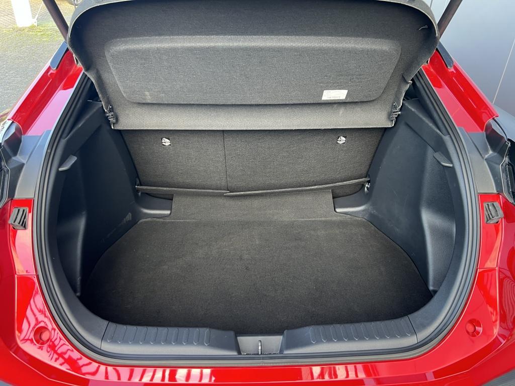 Toyota C-hr 1.8 hybr 140 first