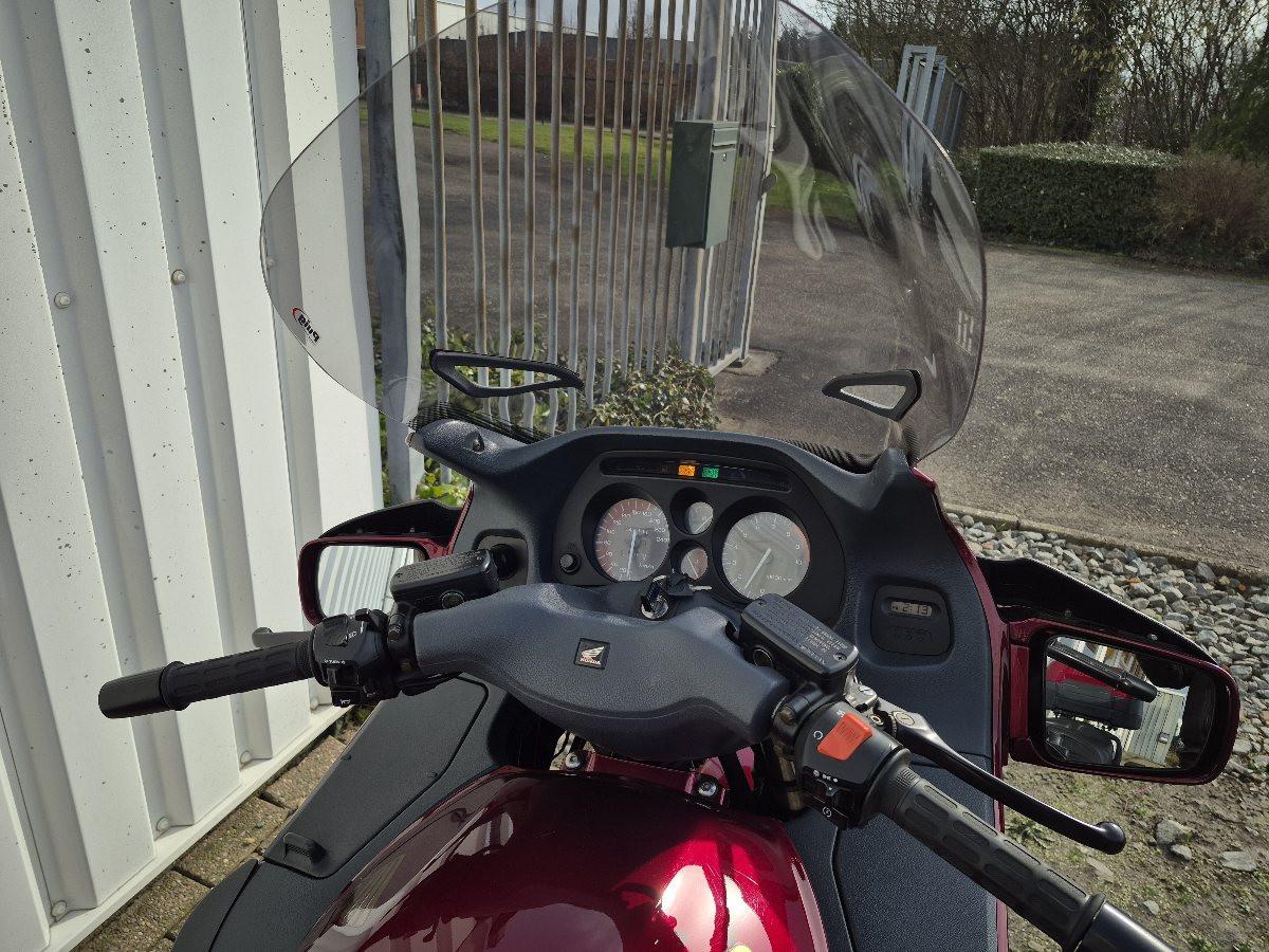 Bijna Nieuwe Honda Pan European ST1100 uit 2001