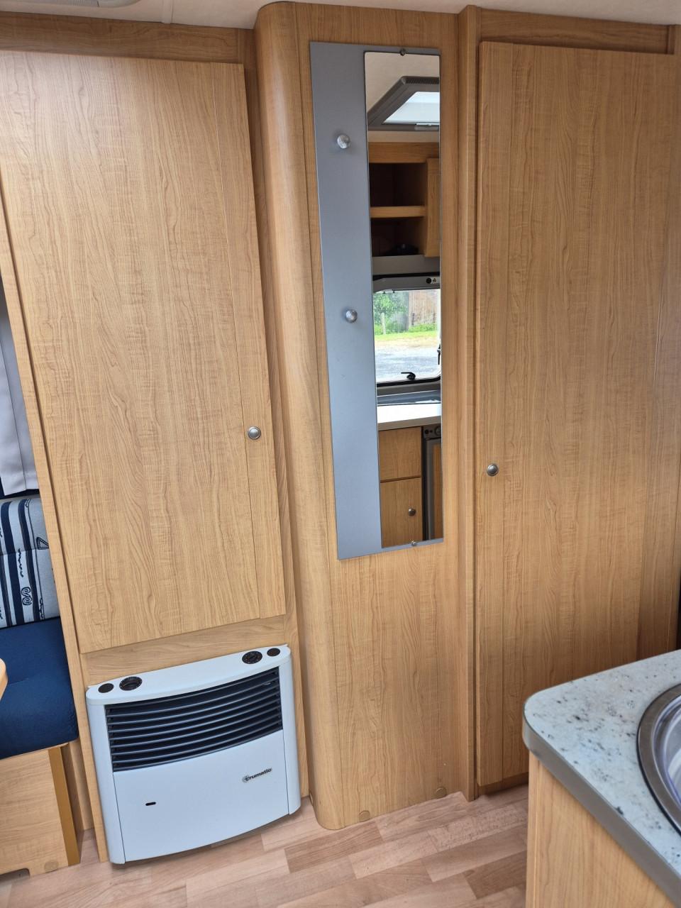 Zeer complete caravan Knaus Azur