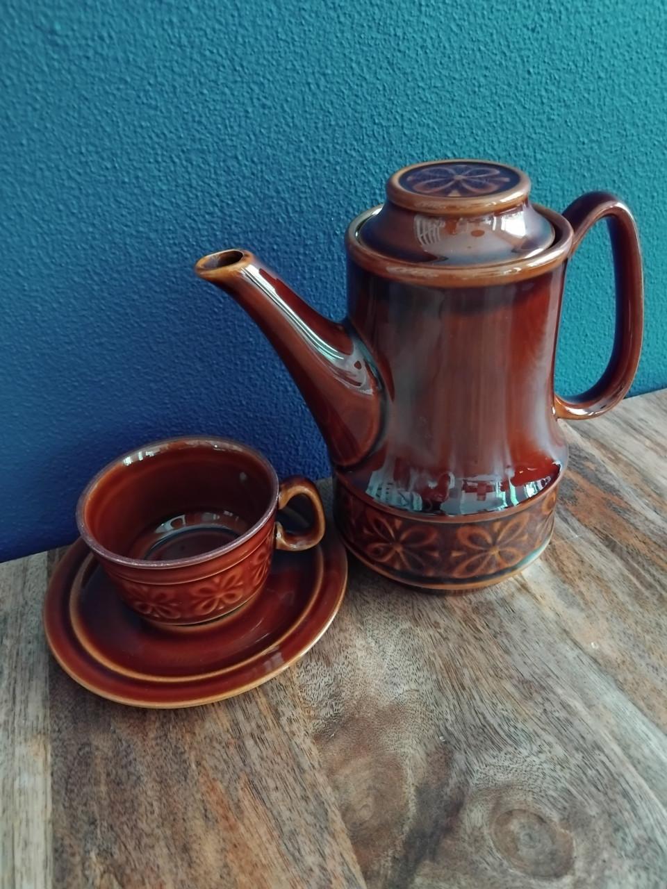 Vintage Theepot + Kop en schotel Colditz