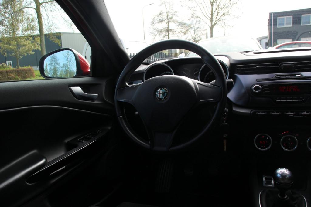 Alfa Romeo Giulietta 1.4 turbo turismo -170 pk - trekhaak - panoramadak - p
