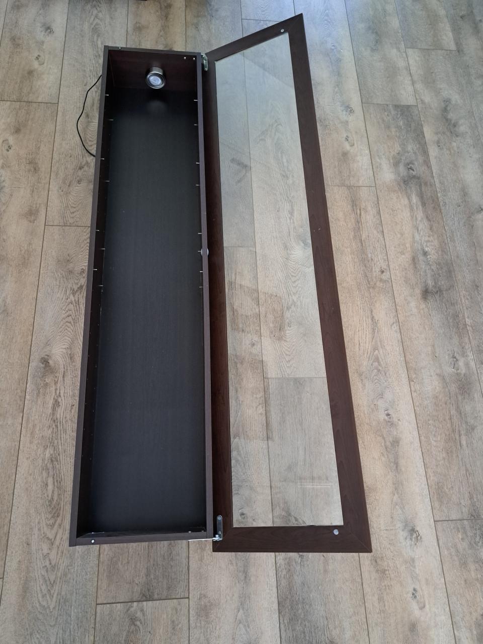 Houten vitrinekast