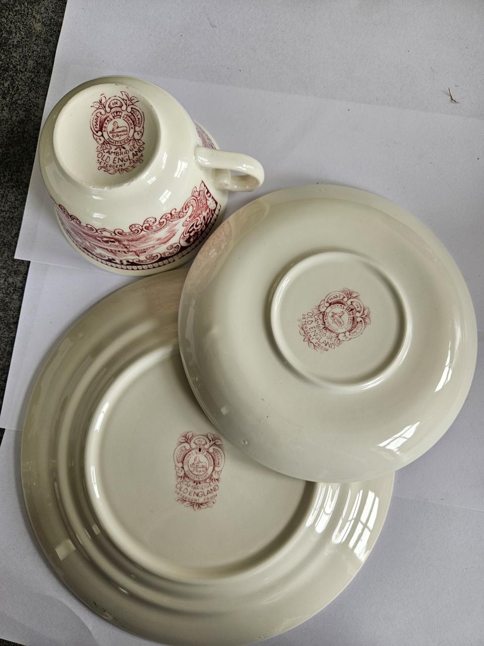 Bord met bak en schotel