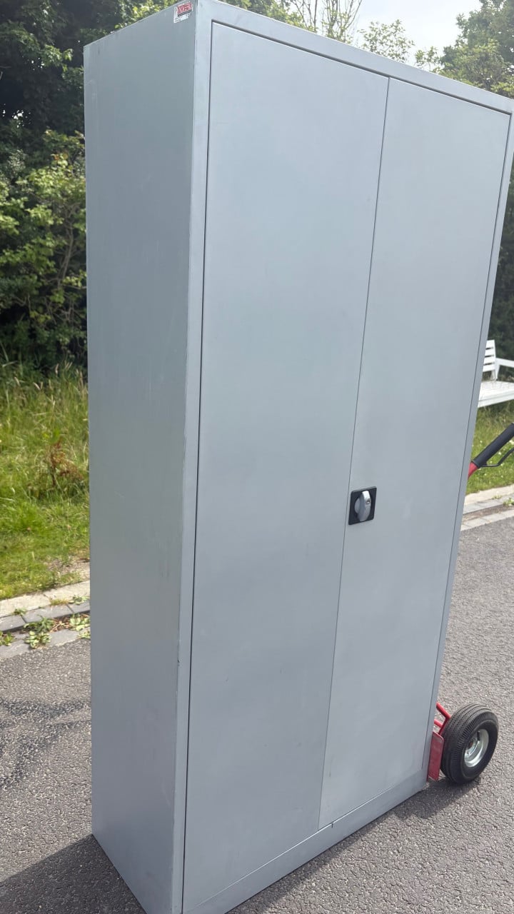 Draaideurkast  stalenkast afsluitbare kast metalen kast archiefkast